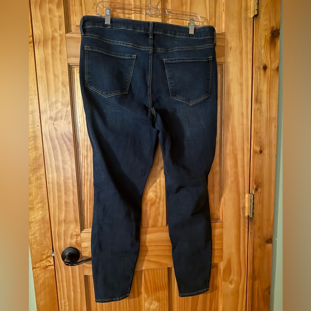 Women’s Old Navy High Rise Rockstar Super Skinny Jeans Size 16 - Picture 2 of 3